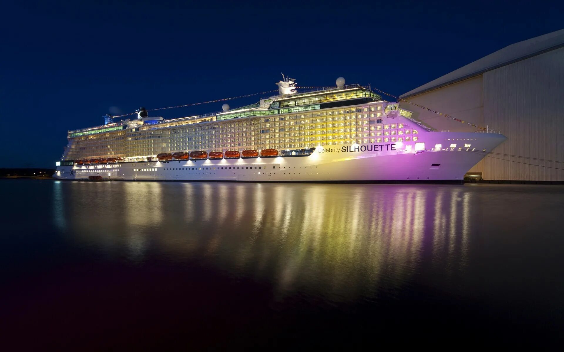 Фрегат у причала. Ночь на корабле. Галеон урка де лима. Самый слабый корабль. Красивые яхты.