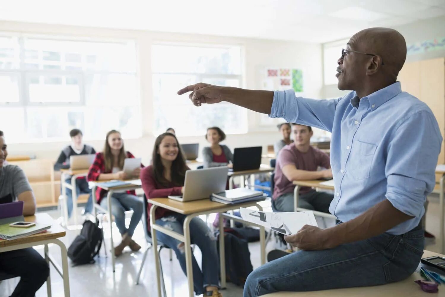 Person school. Ожидания учителя. Учитель в школе. High School учителя. Английский для студентов it.