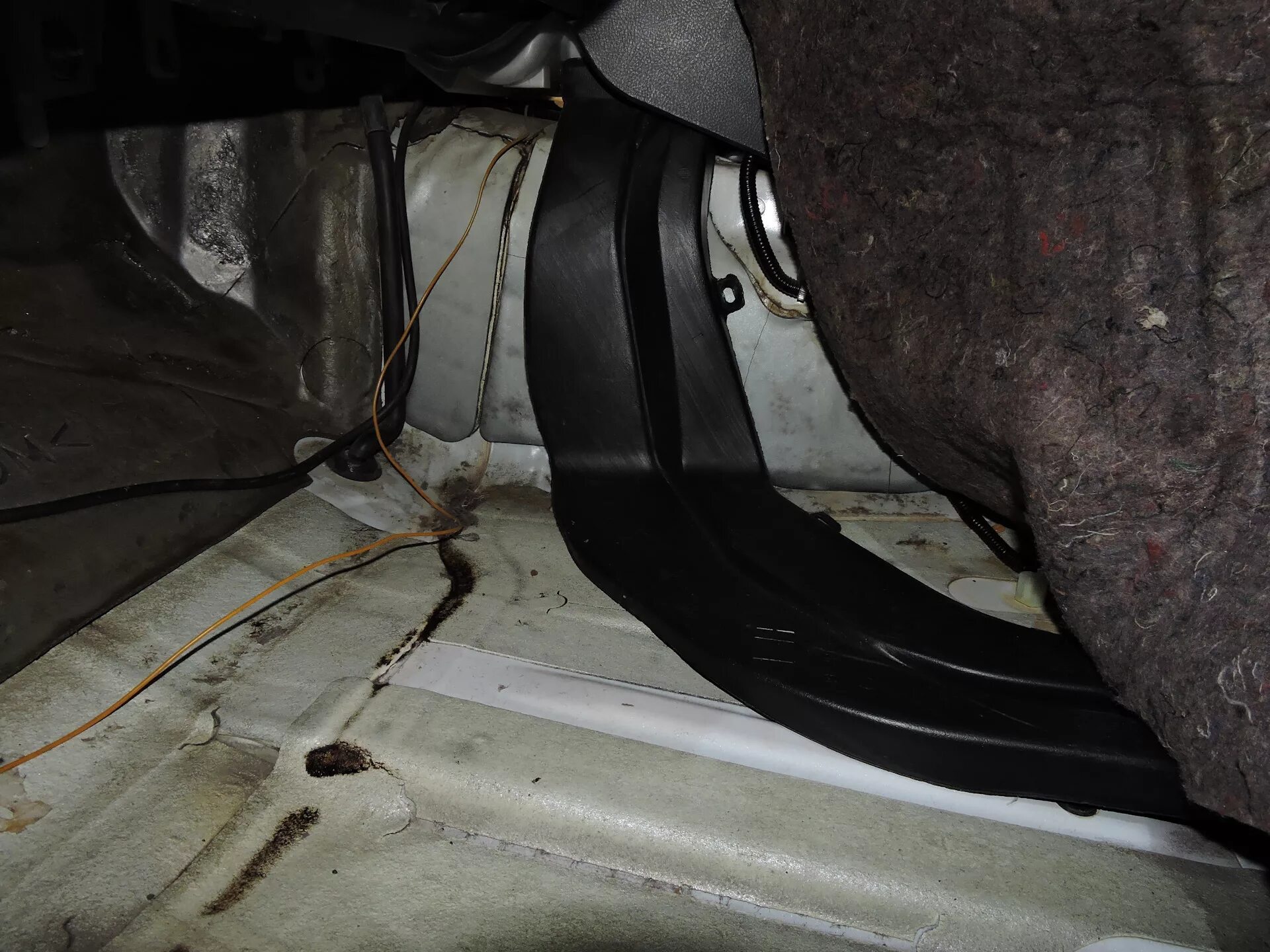 Тепло задним пассажирам. Подведение тепла задним пассажирам exiv. toyota carina как сделать чтобы было тепло.