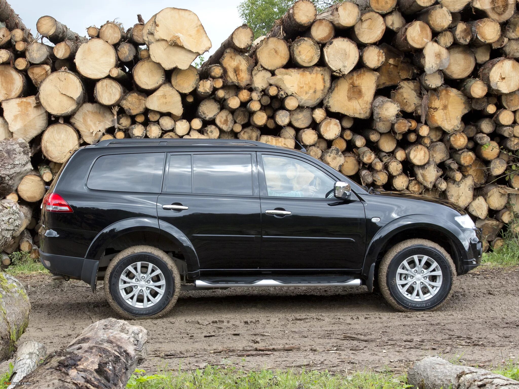 Паджеро спорт 2.5. Pajero Sport 2013. Мицубиси Паджеро спорт 2013 года. Паджеро спорт 2 2013. Mitsubishi Pajero Sport 2 поколения.