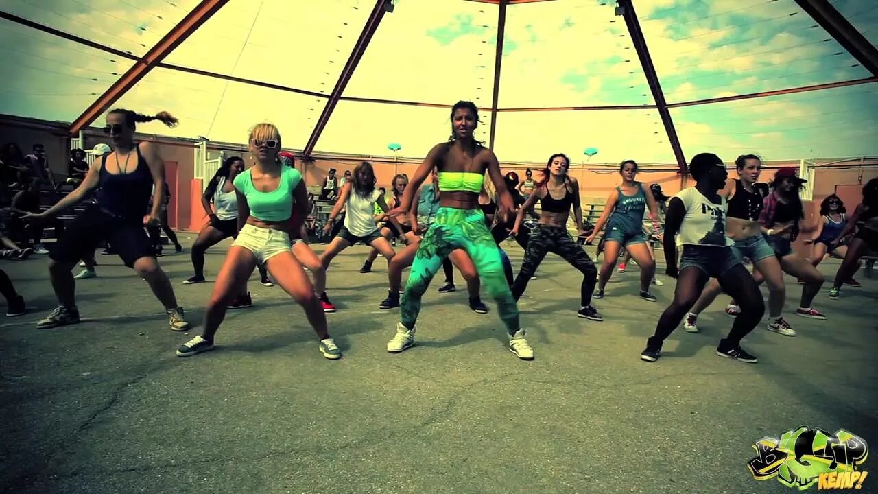 Реггетон. Dance hall танец. Дэнсхолл фимейл. Данс холл танец. Танцовщица дэнсхолл.