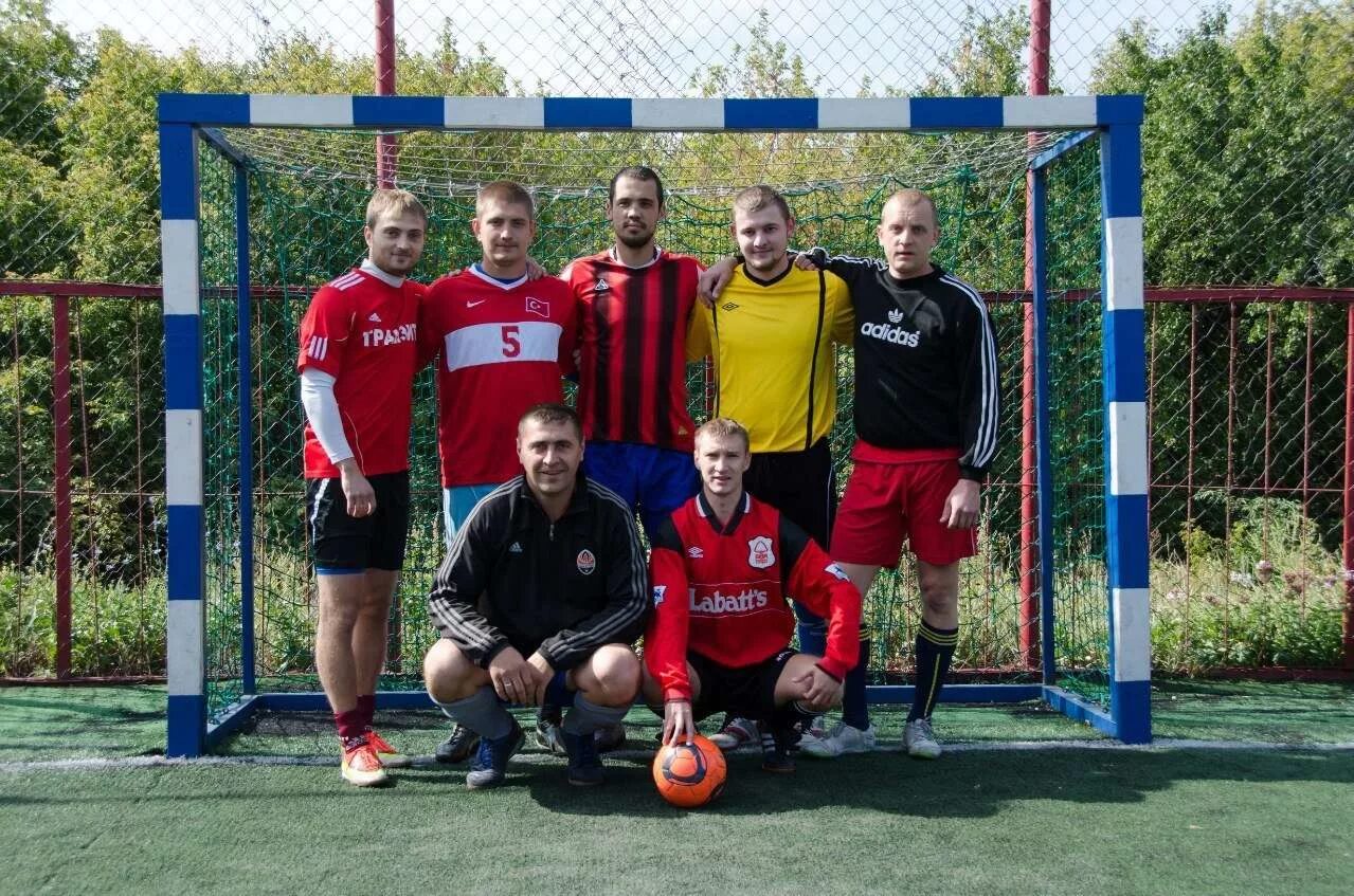 Раздольная 28 донецк. Донецк футбол. донецк 2012 футбол. ассоциация мини-футбола донецка сдюшор. ассоциация мини футбола днр.