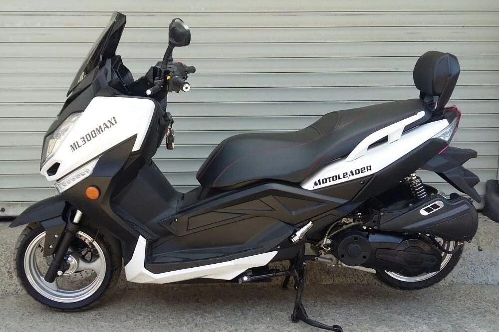 Макси скутер 300 кубов. Макси скутер 250 кубов. Макси Scooter сим 300. Ямаха скутер 300 кубов. Скутер 300 кубов