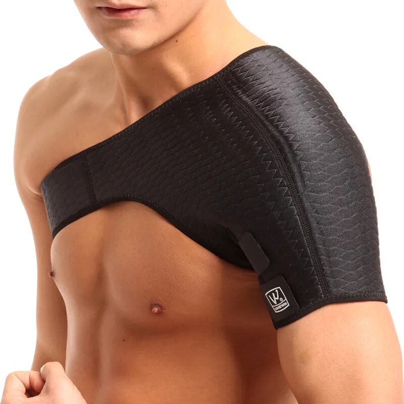 вязаное платье на одно плечо. теплые плечи. джемпер с открытыми плечами. человек в пледе. наплечник медицинский эластичный.