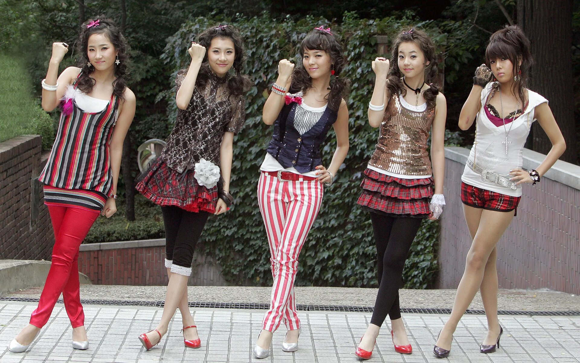 Tell me boy tell me girl. Группа Wonder girls. Wonder girls 2007. Стиль 2007. Стиль 2007 в одежде.