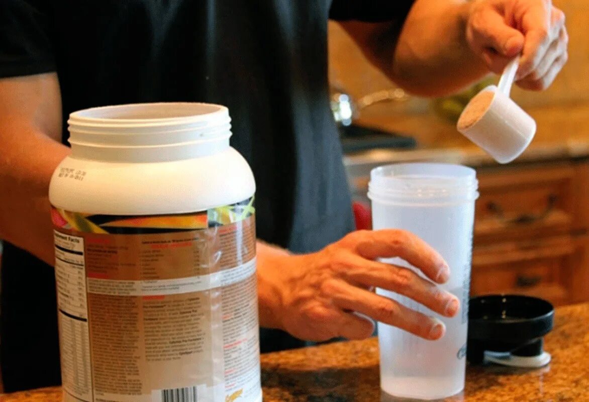 схема приёма креатина моногидрата. можно пить креатин с водой. для чего нужен креатин. стаканчик для креатина. креатин жидкий.