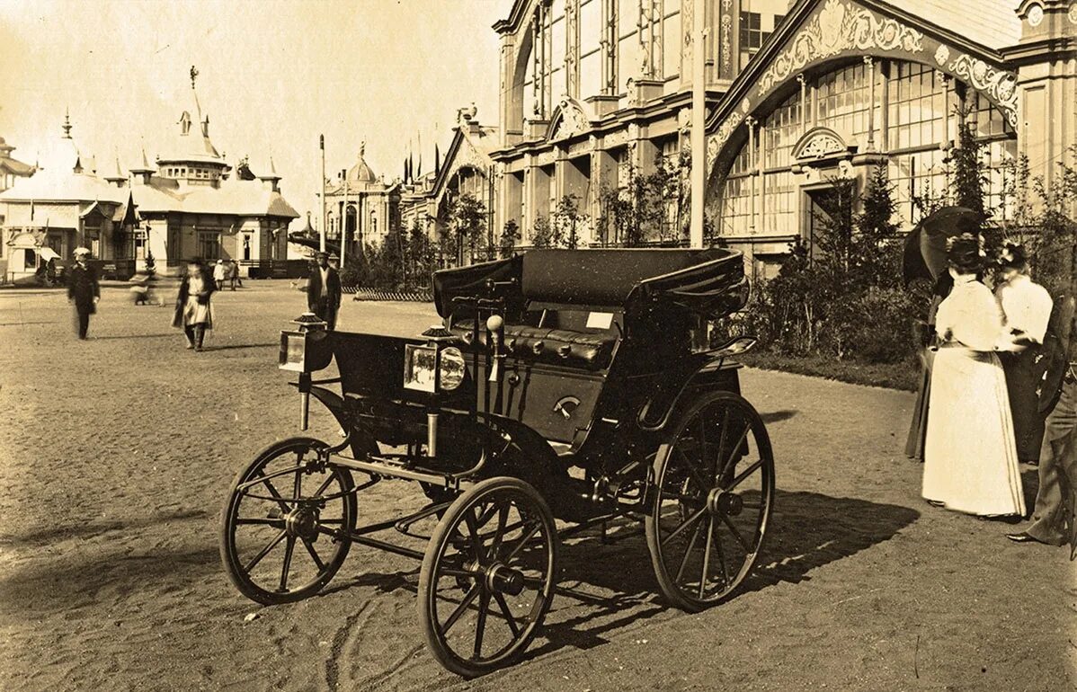 Первый автомобиль в москве. Автомобиль фрезе и Яковлева в 1896. Первый российский автомобиль Яковлева и фрезе. Первый автомобиль в России Яковлев фрезе.