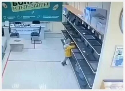 Ребенок сломал в магазине