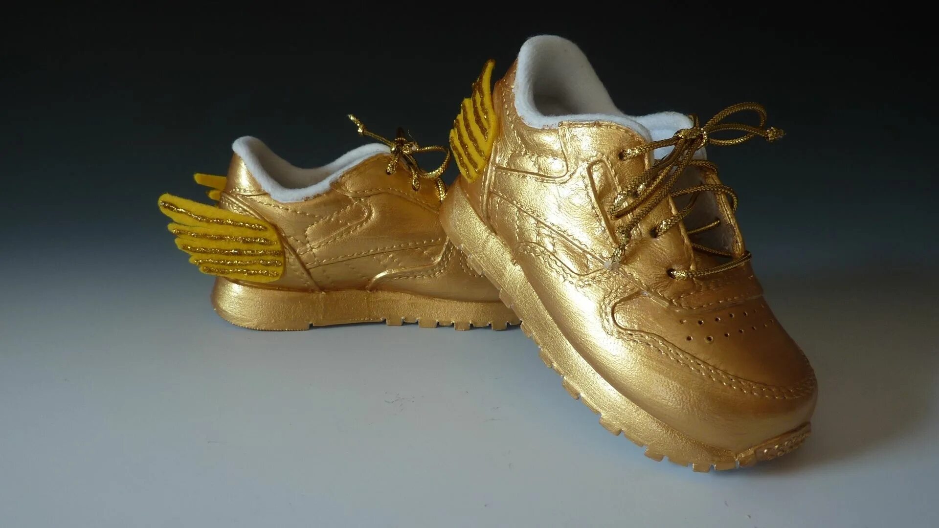 Золотые ботинки мужские. Noa golden shoes. Golden обувь. Golden goose кеды. Ботинки на шнуровке shanel.