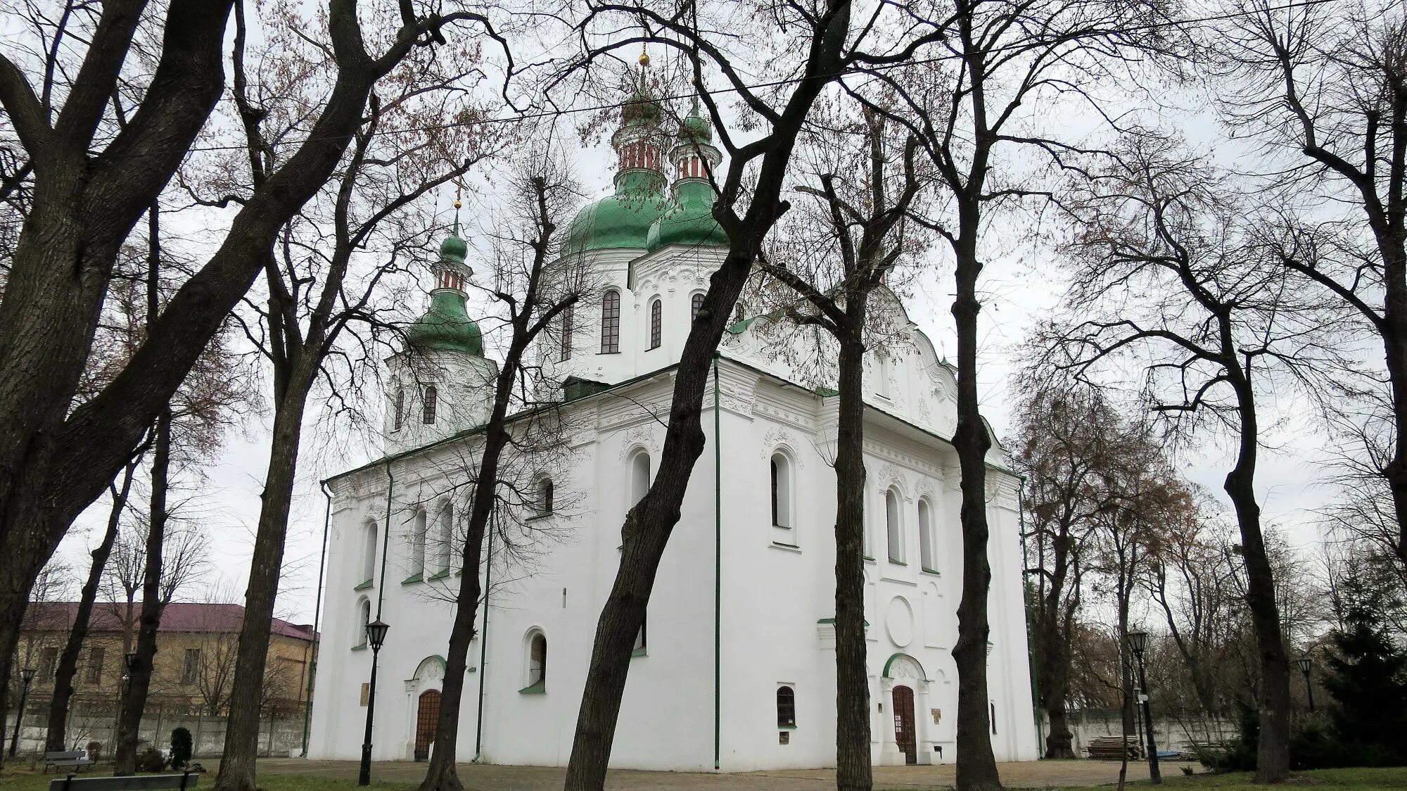 Кирилловская церковь казань. Чистопольская 30 казань церковь. Храм кирилла казанского казань. Кирилловская церковь казань. Церковь на чистопольской в казани.