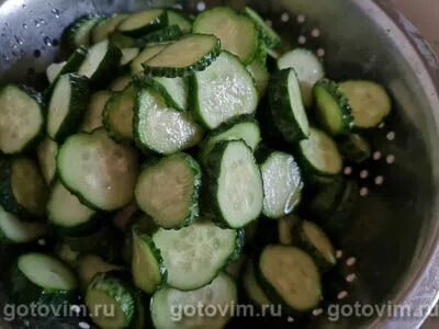 Маринованные кружочки огурцов