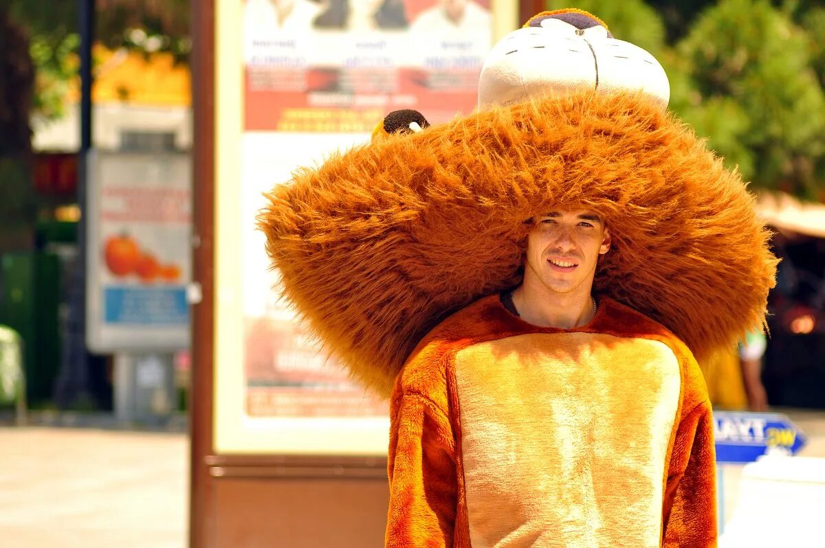 шапки 90х. ондатра шапка. какая такая шапка. какая такая шапка. девушка в шапке.