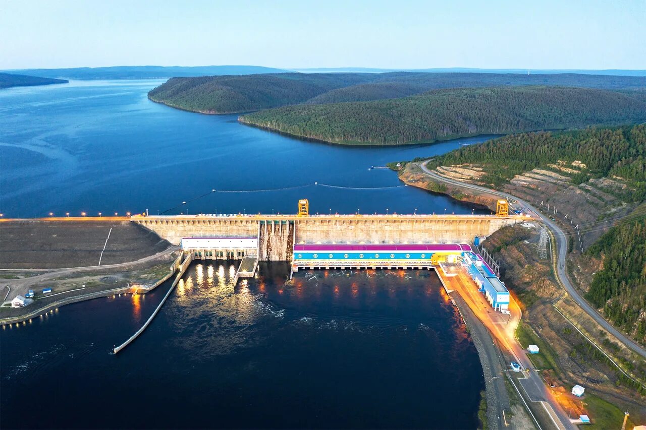 Богучанская гэс кодинск. Водохранилище богучанской гэс. Кодинск ангара. Водохранилище богучанской гэс. Плотина богучанской гэс.