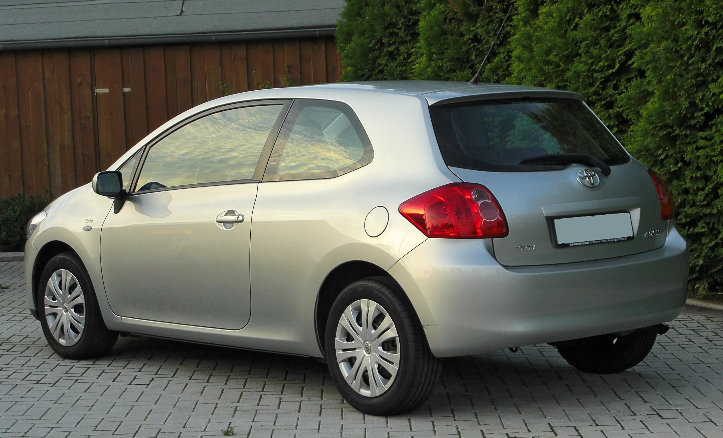 Toyota auris 1.6. Toyota Auris 1. Тойота аурис 3. Toyota Auris 1.3 2013.