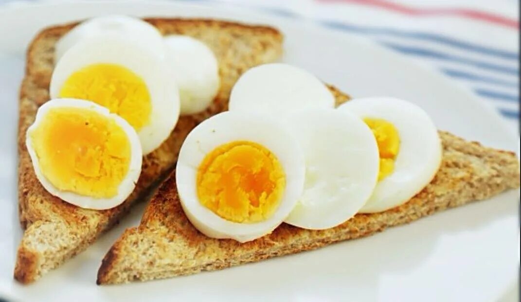 Диабет 2 типа яйца можно. Яйца при диабете. Яичница для диабетиков 2. Вареное яйцо при диабете. Скушай яйцо диетическое.
