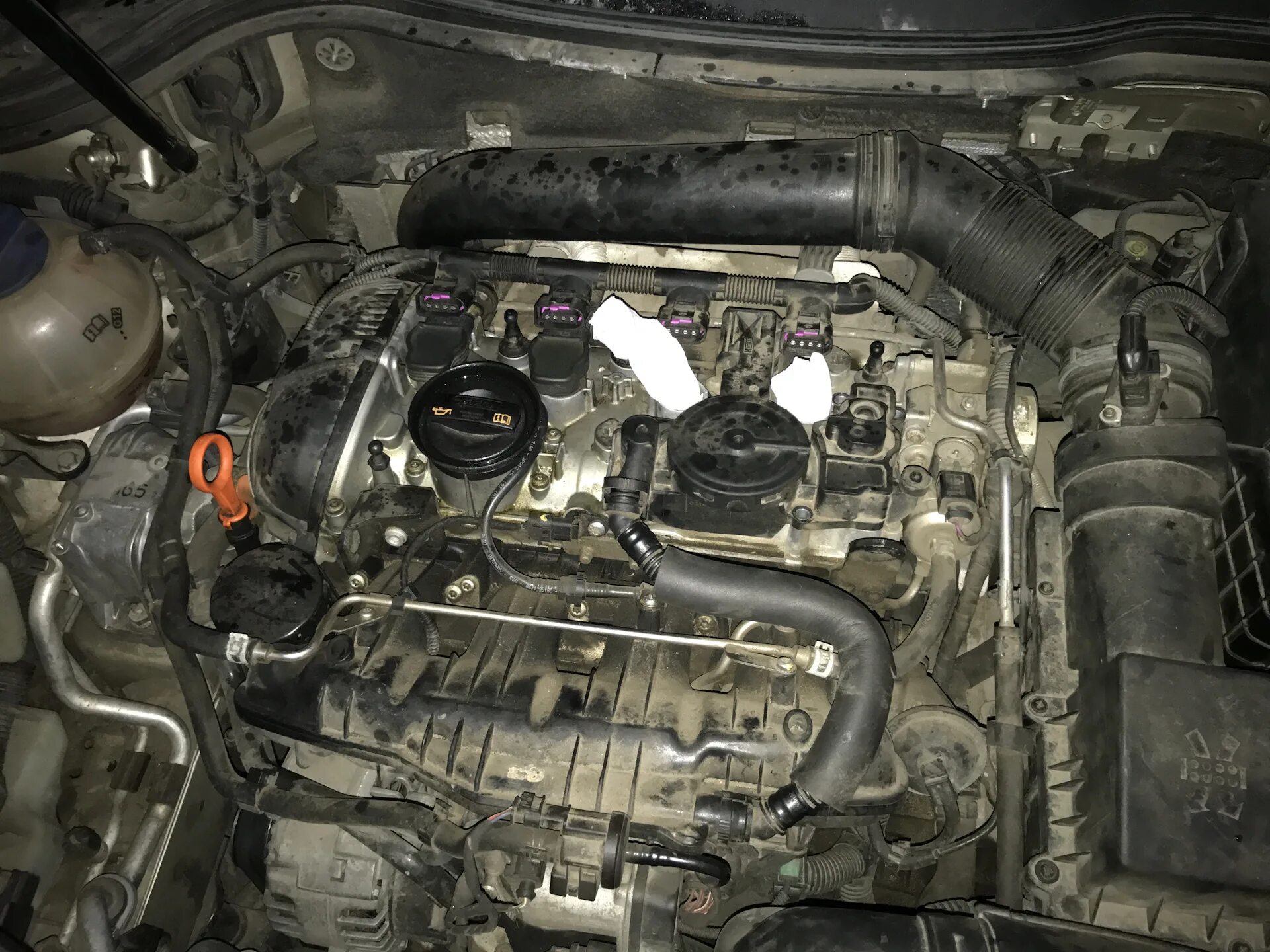 Пассат б6 1.8 tsi bzb масло. Маслоотделитель 1.8 tsi cdab. маслоотделитель на фольксваген пассат б6. маслоотделитель passat b6. пассат б6 2.0 200 л.с маслоотделитель.