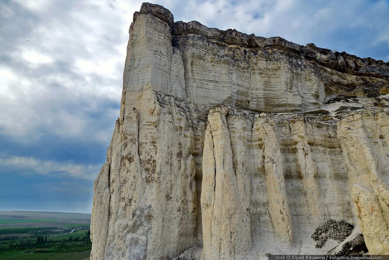 Белая гора Крым. Гора с белыми столбами Крым. Белый камень в Крыму. Горы камни Крым.