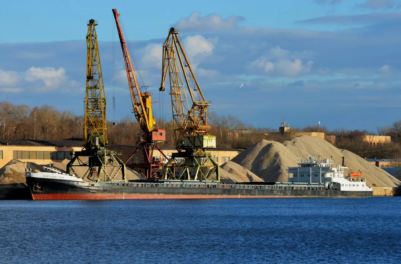 Рыбинский порт. Речной порт Рыбинск. Волго Дон 5051. Рыбинский грузовой порт. Волго Дон 5051 корабль.