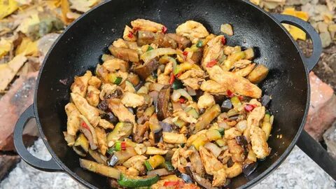 Курица с овощами на костре
