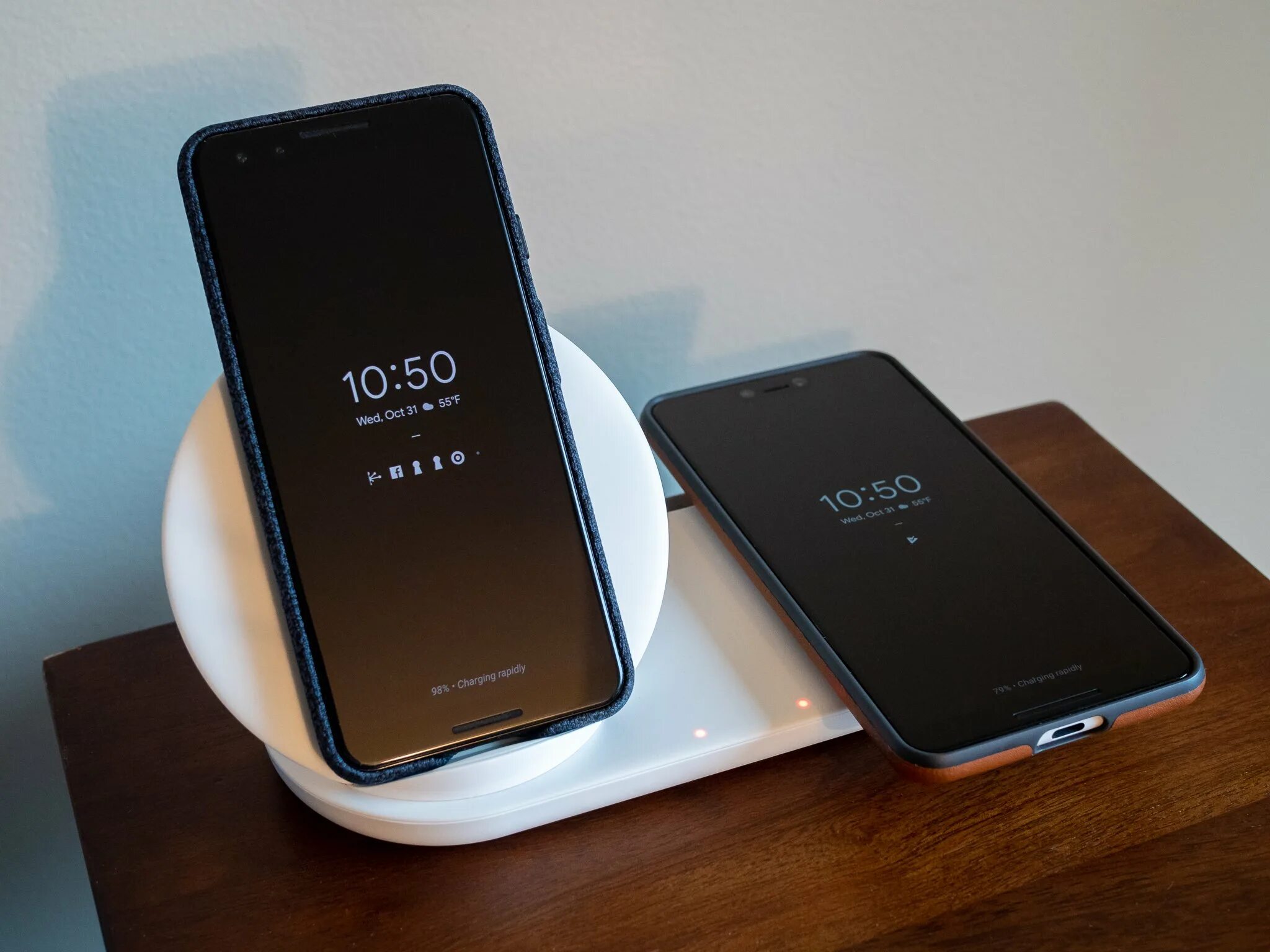 Самсунг 2023 года какие. Samsung Wireless Charger Duo. Samsung Wireless Charger 2022. Самсунг 2023. Samsung Phone 2023.