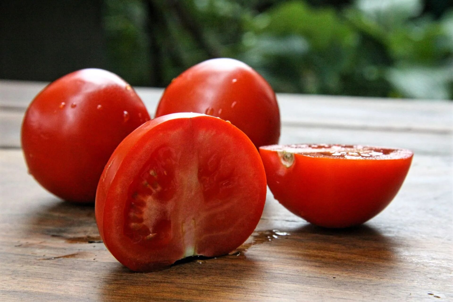 Томат финик. Томат финик красный. Сочный помидор. Помидоры свежие. Tomato red