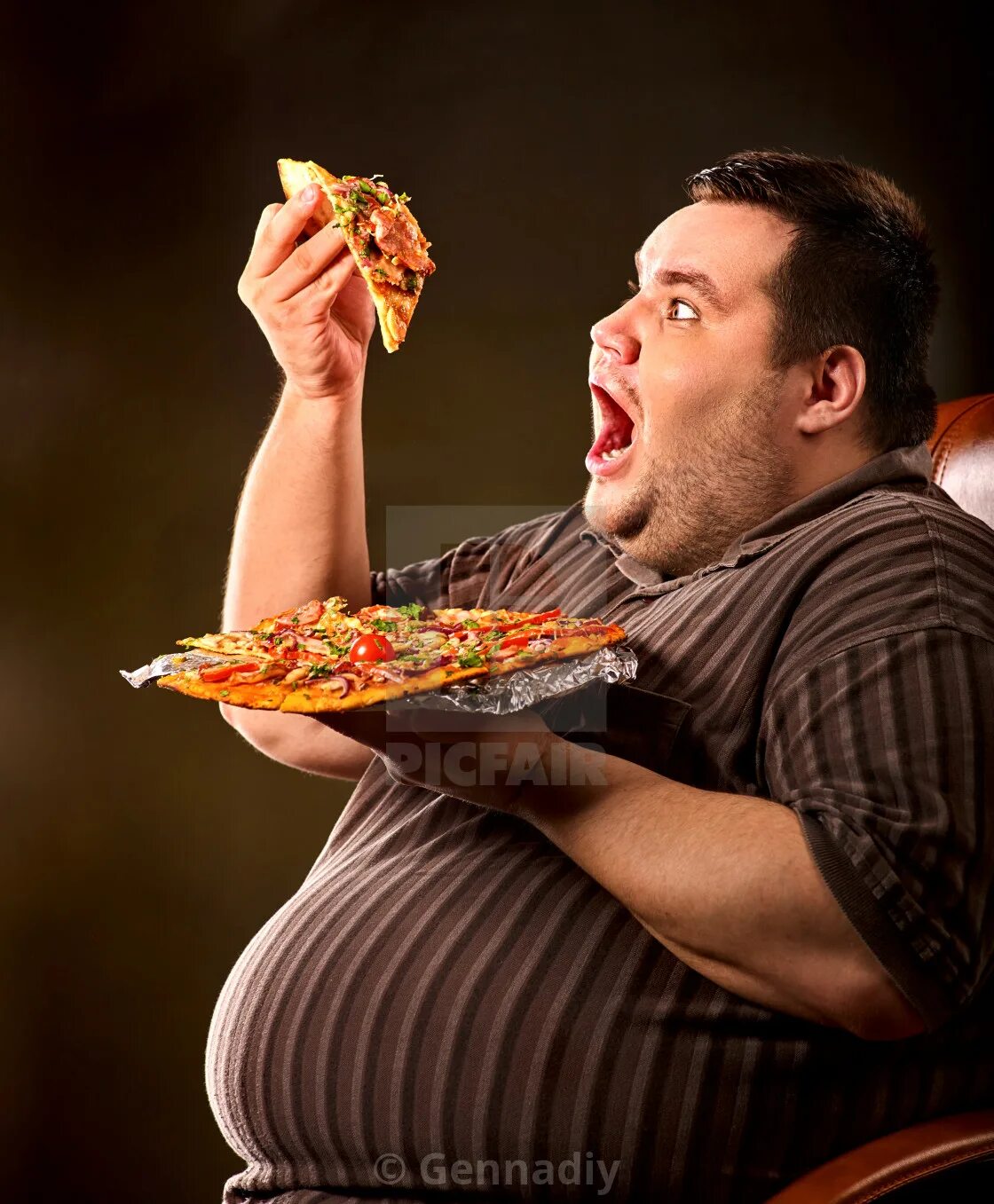 Eat fatty. Пицца Толстяк. Ожирение от фаст фуда. Толстый человек с едой.