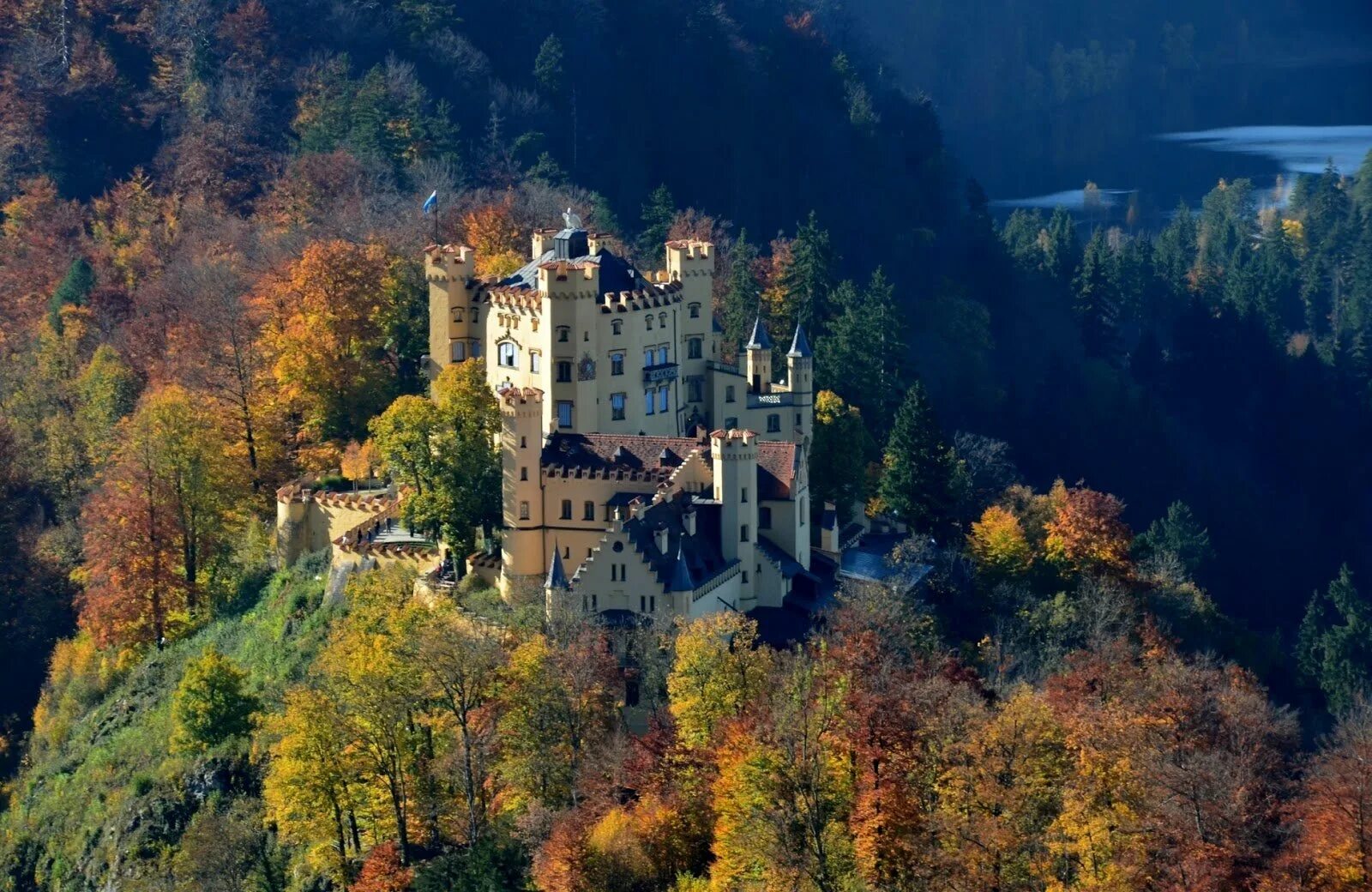 Замок Хоэншвангау Германия. Замок Эльц. Германия замок Вальдлейнинген. Замок Эльц Эстетика.