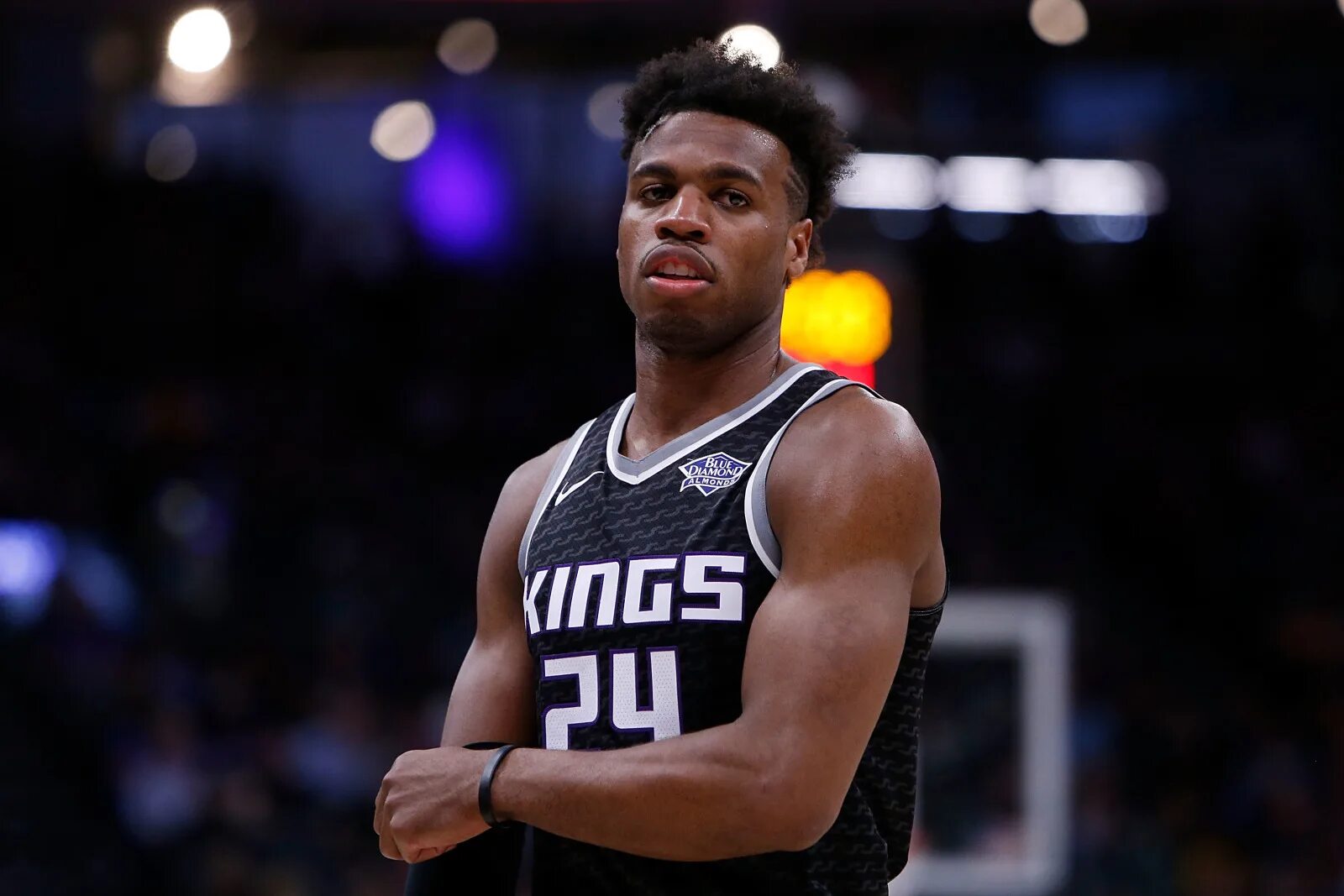 Бадди Хилд. Buddy hield Sacramento Kings. БАДИ Хилл баскетболист. Бадди Хилл Филадельфия.