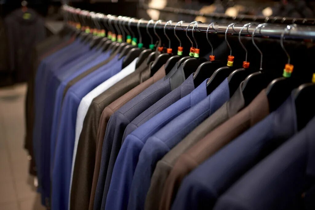 Футбольный магазин. Одежда из европы могилев. Welldone одежда. Одежда из европы могилев. Магазин одежды в могилеве.