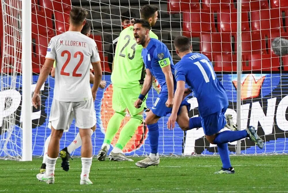 Футбольная сборная греции 2000. Греция футбол результат. Греческая футбольная сборная. Греция футбол результат. Греция футбол результат.