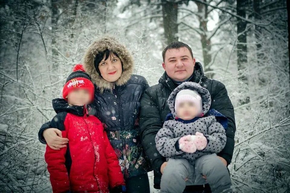 Зимняя вишня судьбы. Зимняя вишня сережа москаленко 2025. семья к с москаленко.