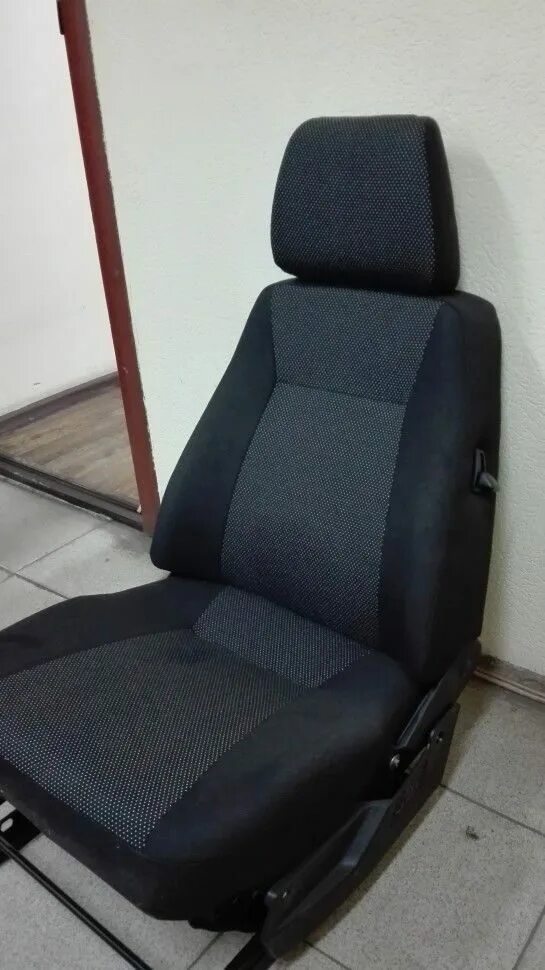 Передние сиденья на ниву б/у. Сиденья на ниву 21214. Сиденья на ниву 21214. Сиденье переднее левое ваз 21213-6810011. Передние сиденья на ниву 21213.