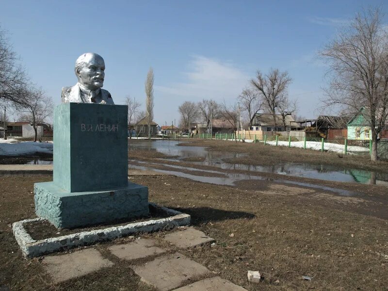 Погода пушкино саратовская область. Село пушкино саратовская область. поселок пушкино саратовская область советский район. р.п пушкино советского района саратовской области. памятник в пушкино советский район.