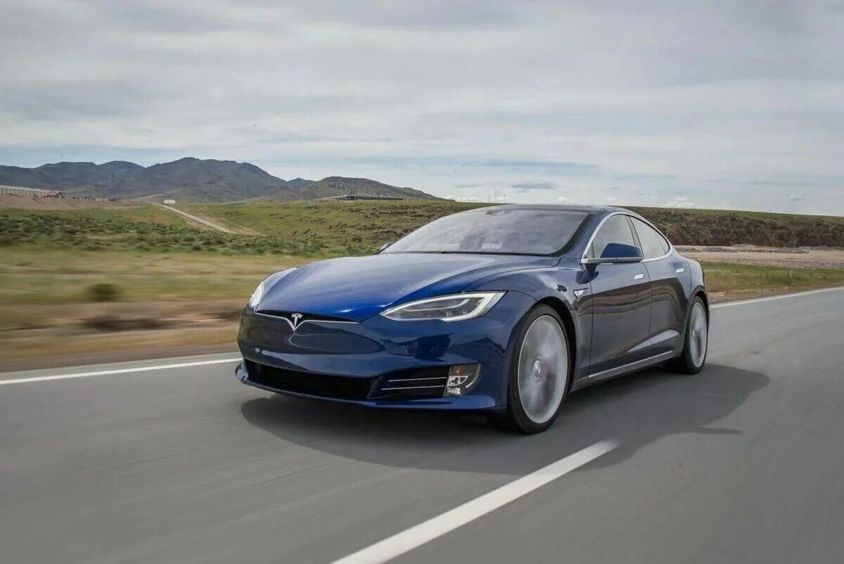 Машина тесла фото. Электрокар Тесла. Тесла s90. Tesla model s 2016. Tesla model s p80d.