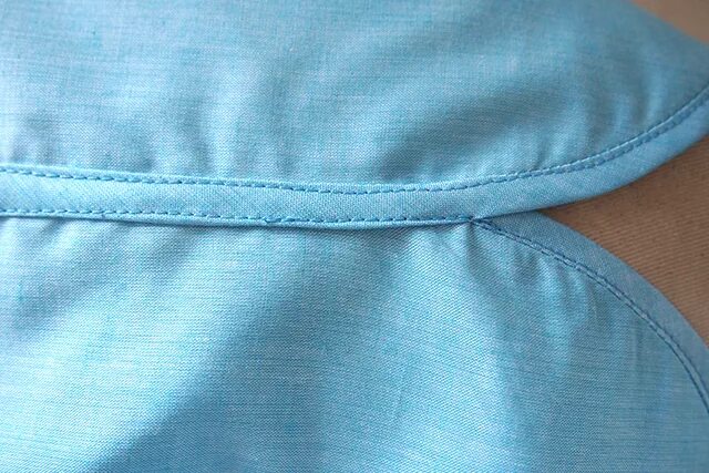 Шов на рубашке. Красивый ровный шов на рубашке. Шов на рубашке. Строчка сорочка. Ластовица на мужской рубашке.