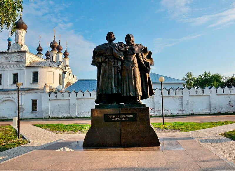 Муром ехать. Муром памятник петру и февронии. петр ифеврония в городе муроме. город муром достопримечательности петр и феврония. петр и феврония памятники в г муромове.
