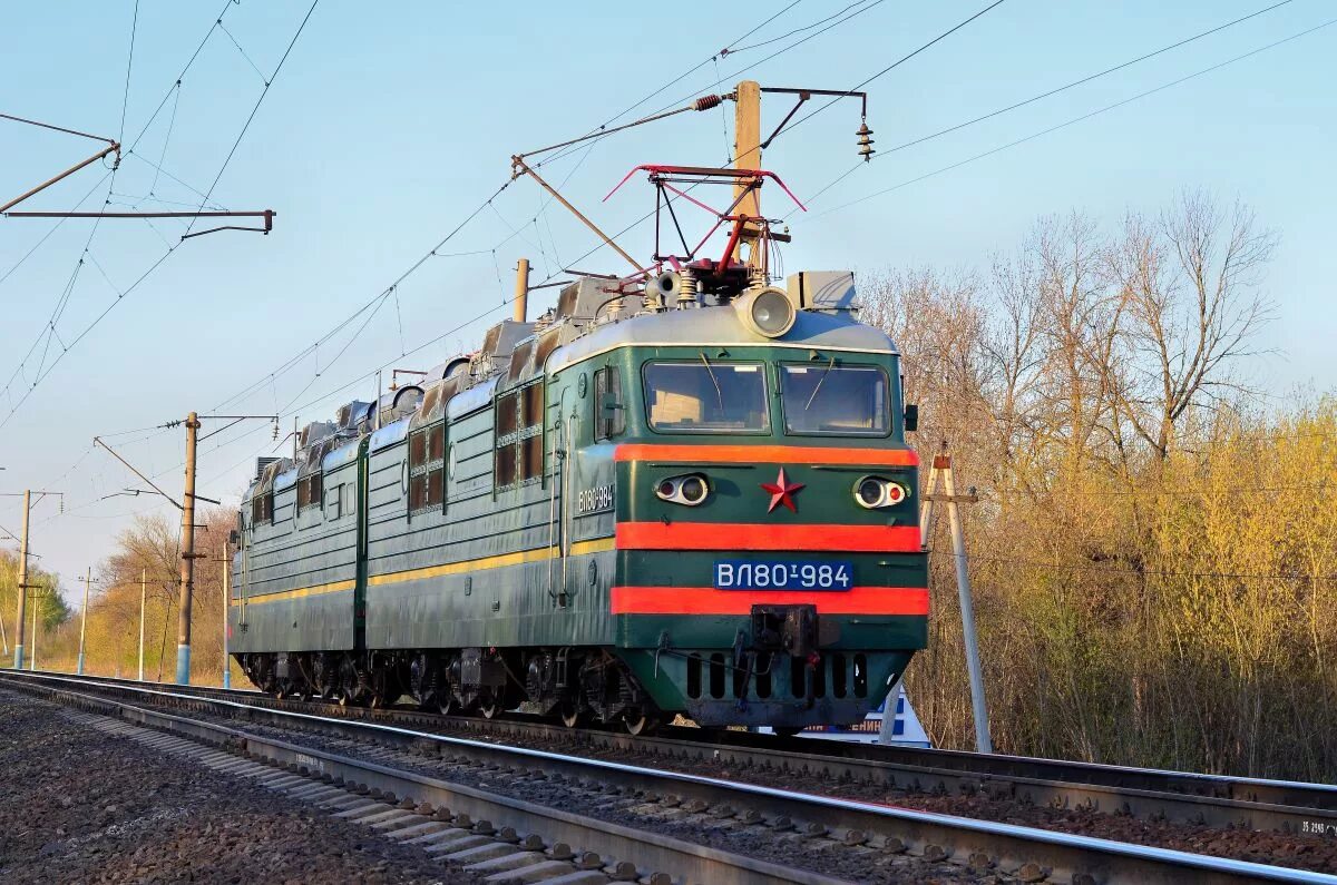 Вл-80с-1002. Электровоз вл80с батайск. Вл80т-2020. Тп 80-1 в у101. Вл80т-818 списанный.