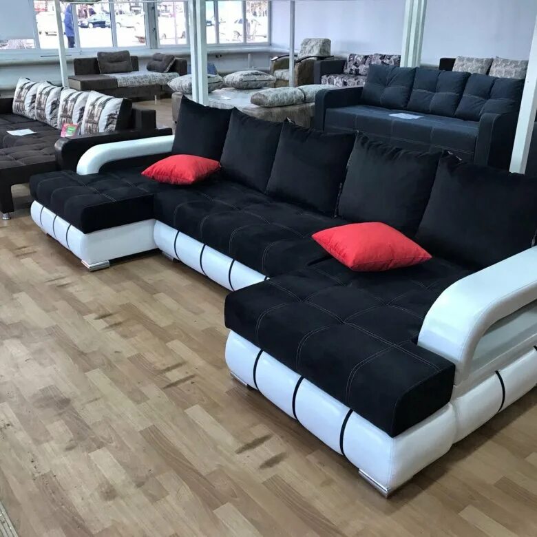 маленькая спальня с большой кованной кроватью. диваны на птичке. м хаус волжск каталог мебели с ценами. м хаус волжск каталог. ульяновская мебель самара на карбышева.