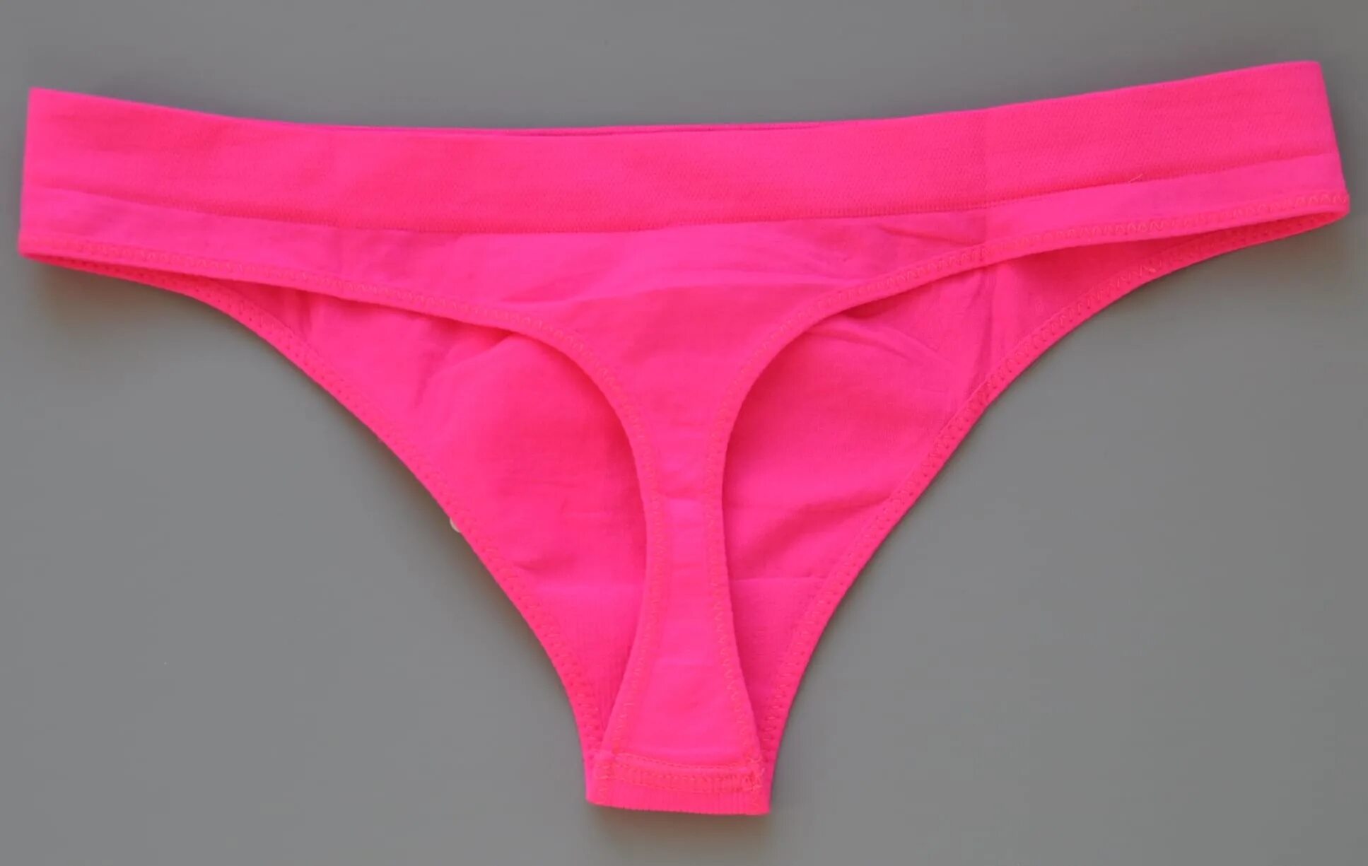 Почему носить стринги. Женские трусы стринги. Мода стринги. Трусы на веревке. Слоган для стоматологии.