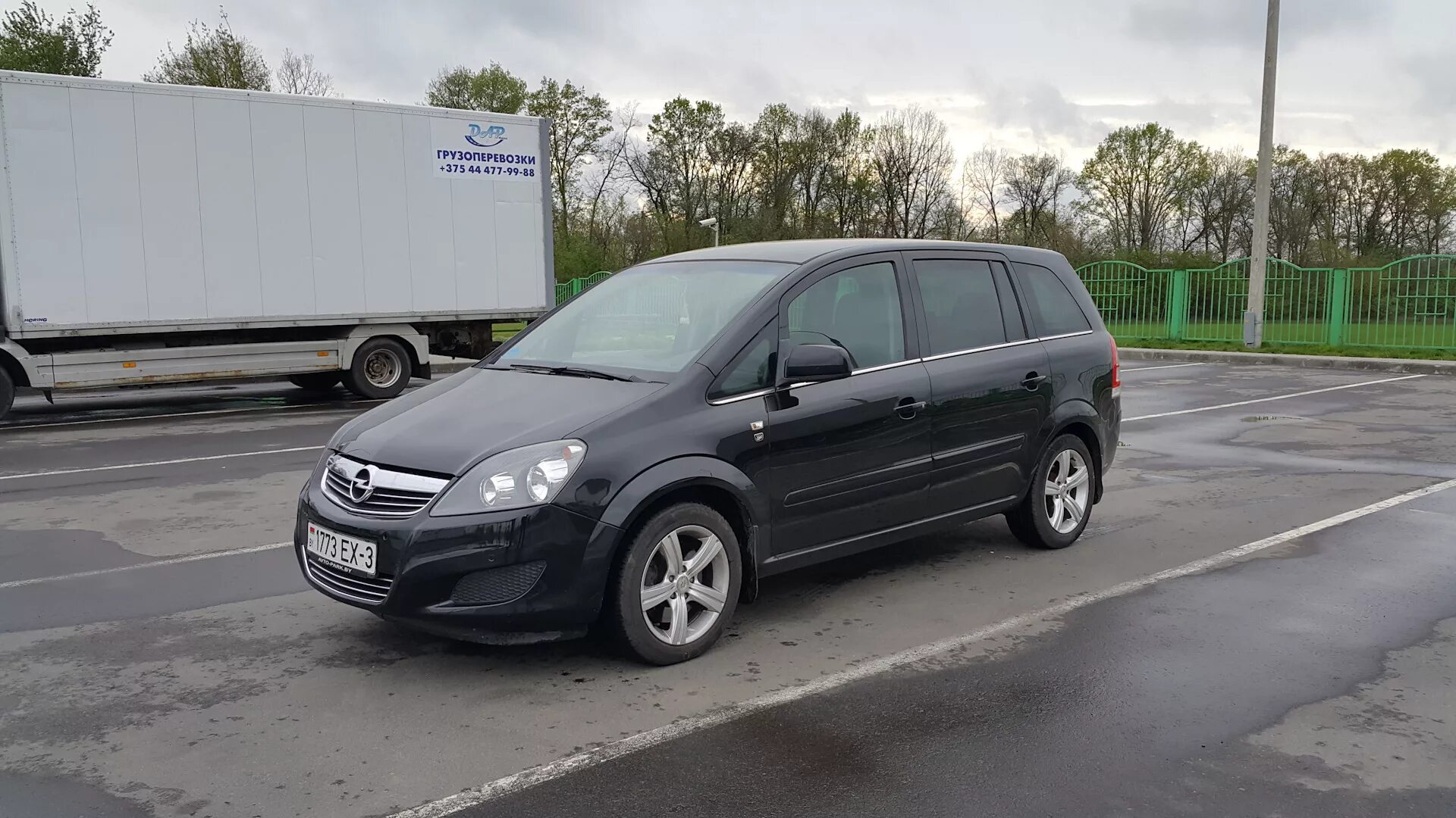 Мокрый асфальт Опель Зафира 2012. Opel Zafira b r18. Опель Зафира 17 диски. Опел Зафира а на 16 колёсах.