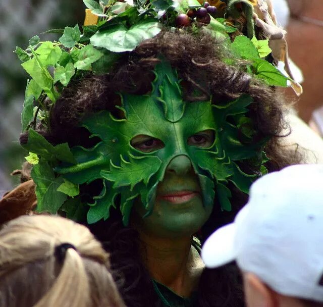Зеленый человек это какой. Майская Королева Бельтайн. Белтейн зеленый Король. Майский Король Бельтайн. Зеленый человек.