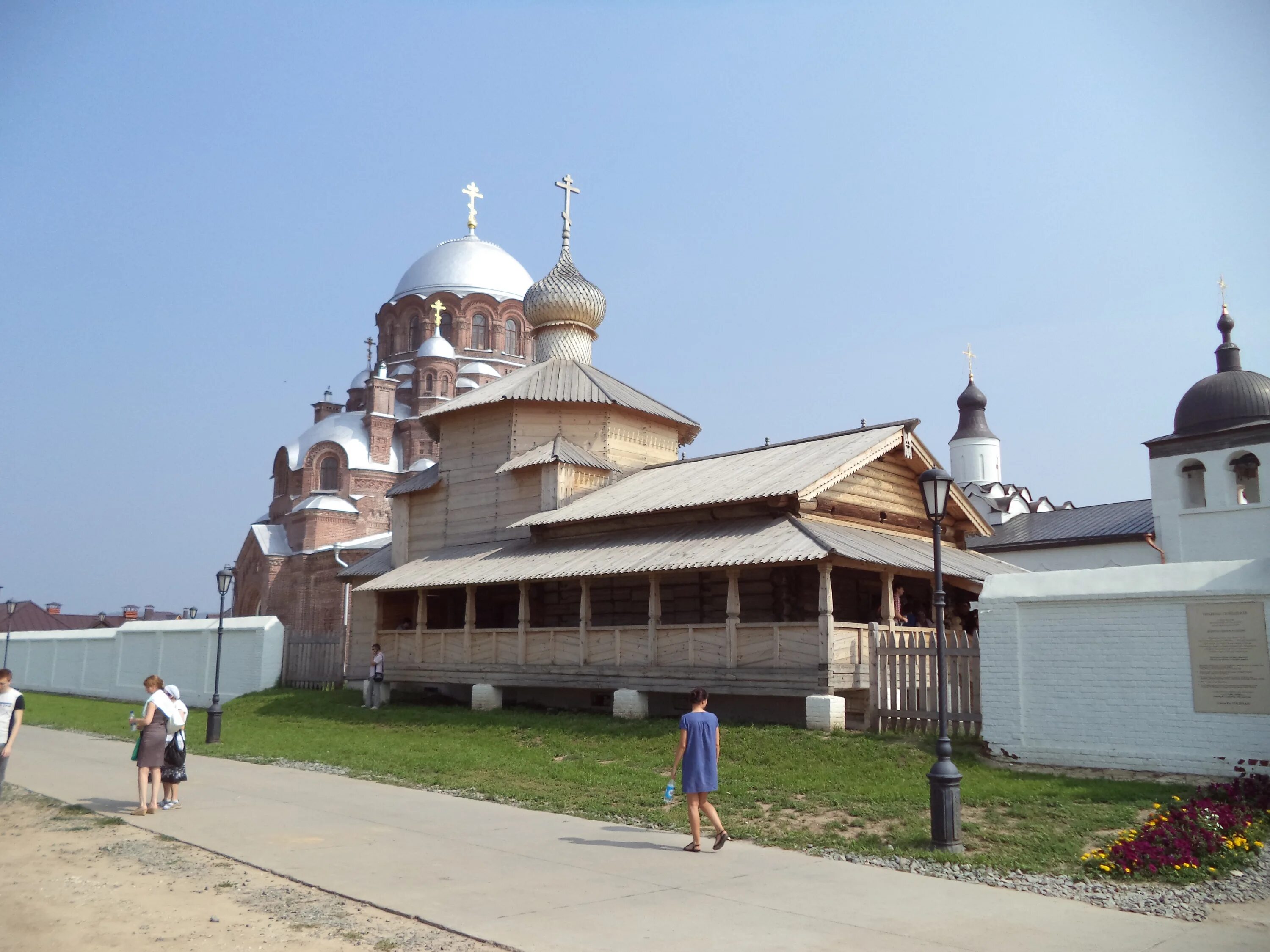 Свияжск сайт. Свияжск остров-град. Свияжск Казань достопримечательности. Свияжск остров-град достопримечательности. Музей-заповедник «остров-град Свияжск».