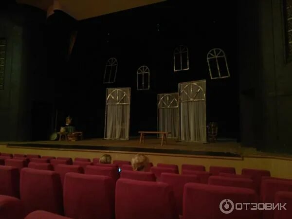 Театр комедии нижний новгород зал. Театр комедии нижний новгород зал. Сцена театра комедии нижний новгород. Сцена театра комедии нижний новгород. Театр комедии нижний новгород большая сцена.