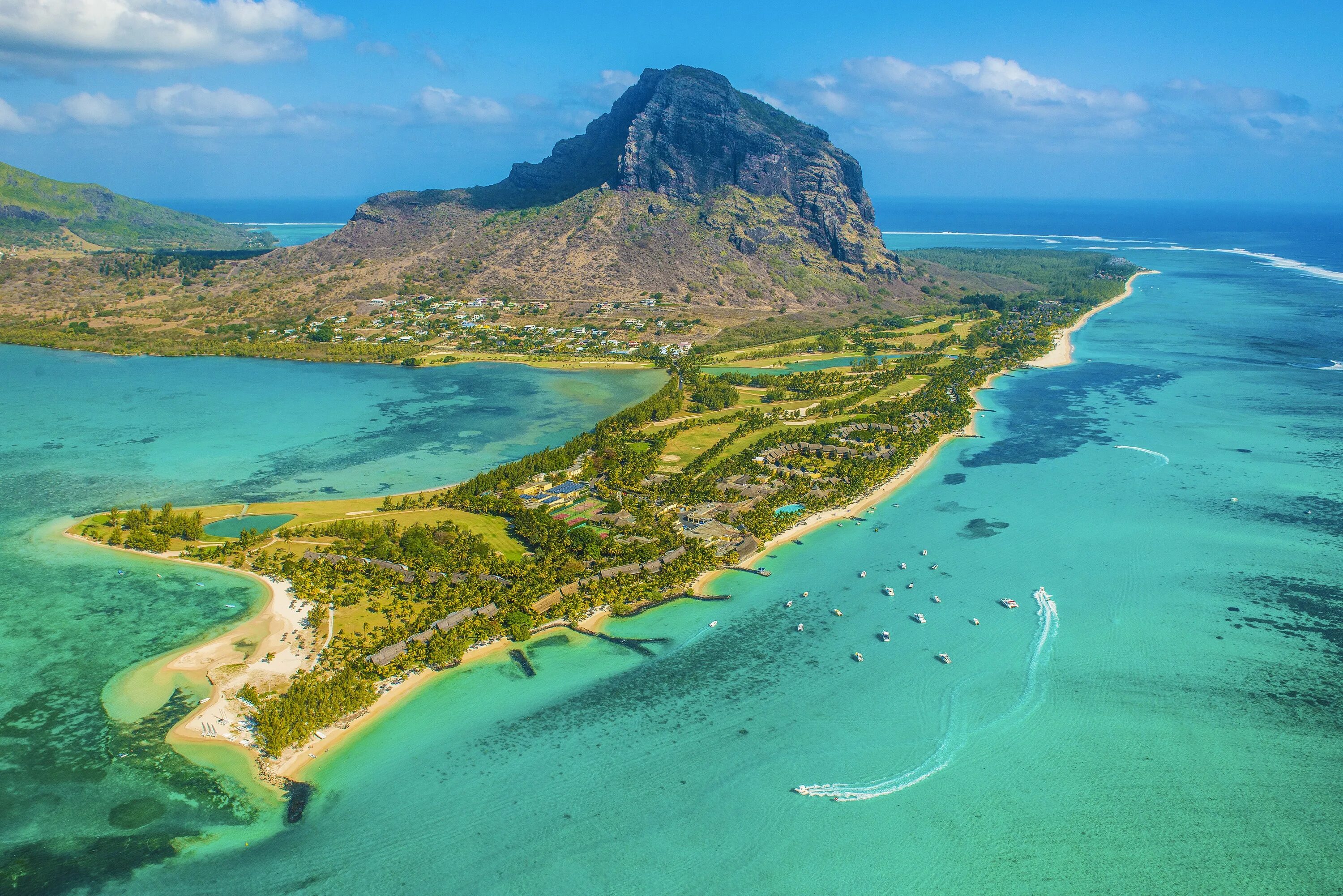 Маврикий гора ле морн. Остров маврикий фото где находится. C mauritius 5 маврикий. Пляж ле морн маврикий. Маврикий остров.