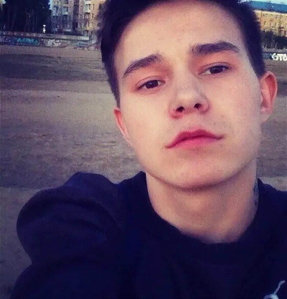 парень дома 18