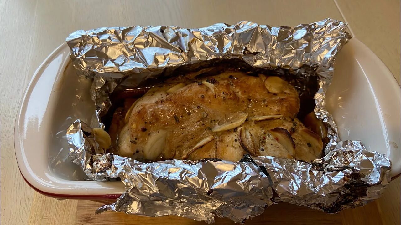 Филе индейка запеченная в фольге. Индейка в фольге в духовке. Индейка в фольге на гриле. Как приготовить филе индейки в духовке в фольге. Индейка в фольге в духовке.