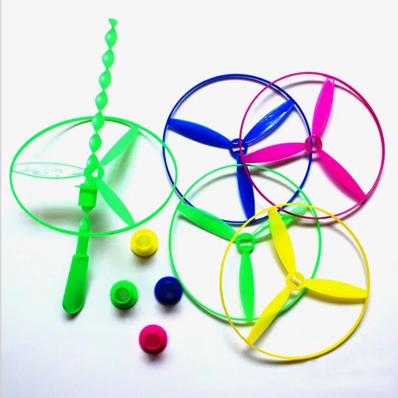 Летающие игрушки для детей. Летающий диск игрушка для детей. Игрушка Стрекоза летающая. Игрушка летающая пластиковая.