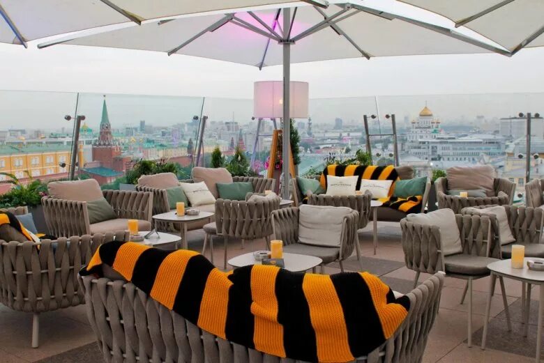 Ресторан о2 ритц карлтон. O2 lounge ресторан в москве. Бары на крыше в москве. Бар в париже. Бары на крыше в москве.