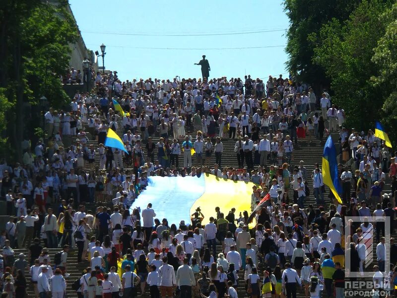 Почему одесса украина. Марш в вышиванках Одесса. Одесса праздник вышиванки. Праздник вышиванки в Харькове. Праздник вышиванок фото.