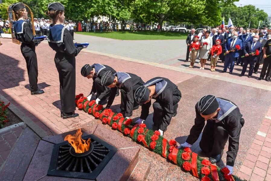 22 Июня день памяти и скорби Севастополь. Общероссийская минута молчания 22. В Севастополе почтили память погибшим Сталинграду. Минута молчания в память о погибших в Великой Отечественной войне. Почтить минутой молчания погибших